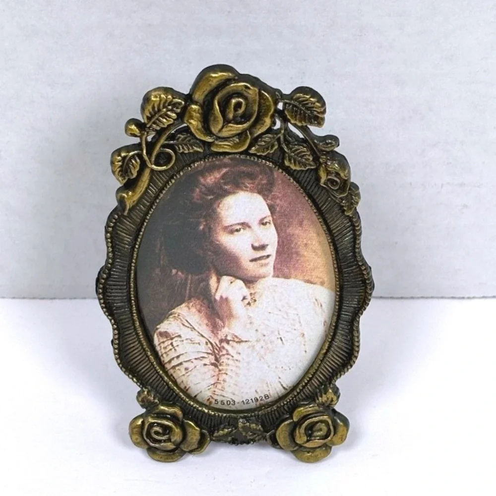 Vtg 80s Ornate Oval Rose-Embossed Mini PhotoFrame 2.5x3 Victorian Dark Romantic